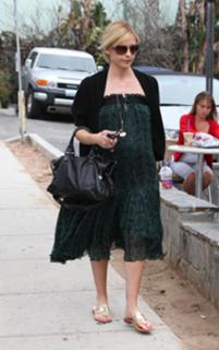 Sarah Michelle Gellar feet photo thumbnail