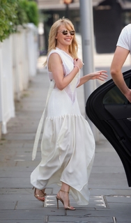 Kylie Minogue feet photo thumbnail