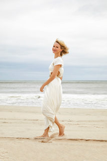 Naomi Watts feet photo thumbnail