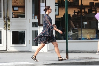 Irina Shayk feet photo thumbnail