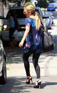 Lauren Conrad feet photo thumbnail