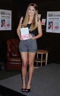 Lauren Conrad feet photo thumbnail