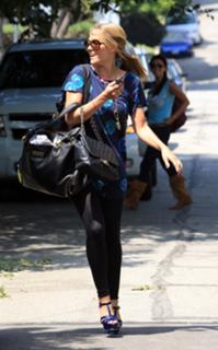 Lauren Conrad feet photo thumbnail