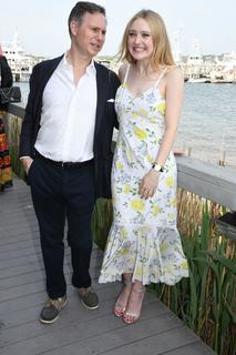 Dakota Fanning feet photo thumbnail