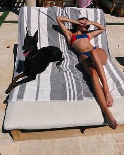 Kendall Jenner feet photo thumbnail