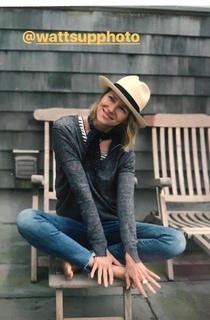 Naomi Watts feet photo thumbnail