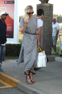 Karlie Kloss feet photo thumbnail