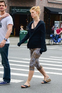 Claire Danes feet photo thumbnail