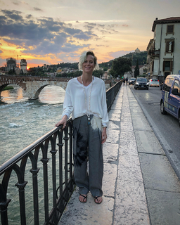 Federica Pellegrini feet photo thumbnail
