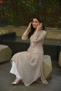 Alia Bhatt feet photo thumbnail