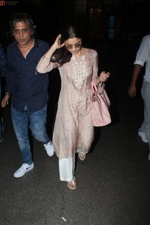 Alia Bhatt feet photo thumbnail