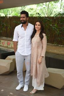 Alia Bhatt feet photo thumbnail