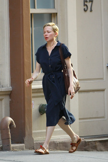 Michelle Williams feet photo thumbnail
