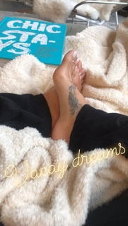 Brooke Burke feet photo thumbnail