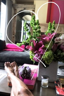 Brooke Burke feet photo thumbnail