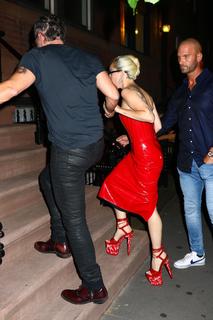 Lady Gaga feet photo thumbnail