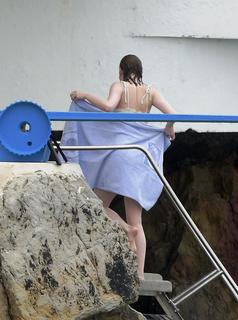 Emma Stone feet photo thumbnail