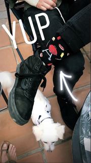 Emily Osment feet photo thumbnail