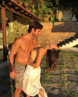 Isis Valverde feet photo thumbnail