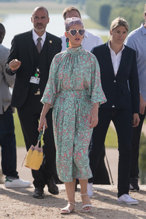 Katy Perry feet photo thumbnail