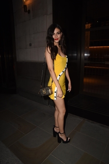Victoria Justice feet photo thumbnail