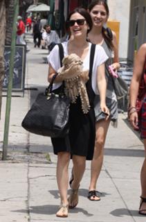 Rachel Bilson feet photo thumbnail