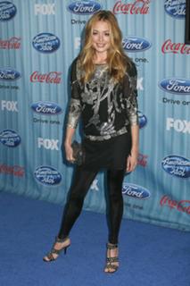 Cat Deeley feet photo thumbnail