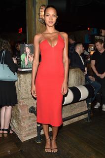 Lais Ribeiro feet photo thumbnail