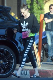 Kristen Stewart feet photo thumbnail