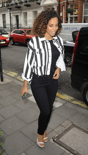 Rochelle Humes feet photo thumbnail