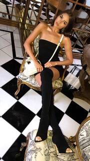 Olivia Culpo feet photo thumbnail