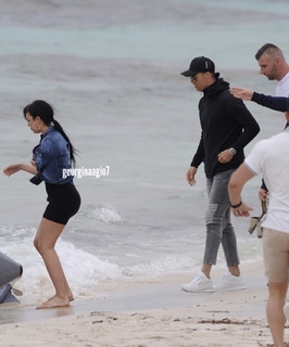 Georgina Rodríguez feet photo thumbnail