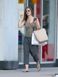 Minka Kelly feet photo thumbnail