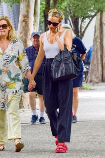 Sienna Miller feet photo thumbnail