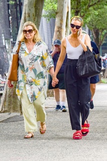 Sienna Miller feet photo thumbnail