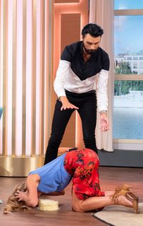 Amanda Holden feet photo thumbnail