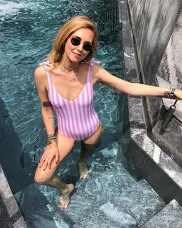 Chiara Ferragni feet photo thumbnail