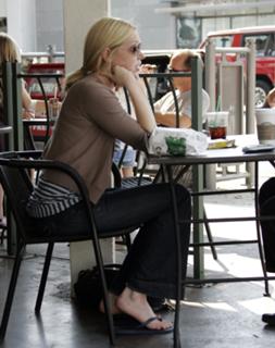 Laura Prepon feet photo 2