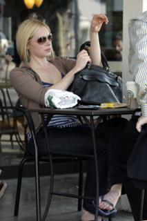 Laura Prepon feet photo 3