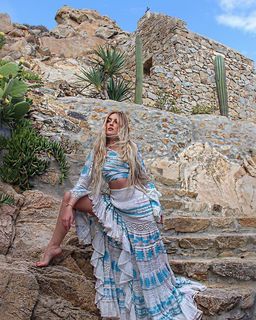 Perrie Edwards feet photo thumbnail