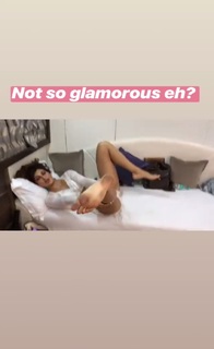 Jacqueline Fernandez feet photo thumbnail