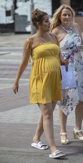 Jacqueline Jossa feet photo thumbnail