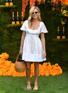 Sienna Miller feet photo thumbnail