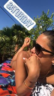 Rocsi Diaz feet photo thumbnail