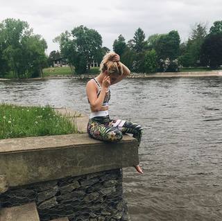 Sophie Nélisse feet photo 2