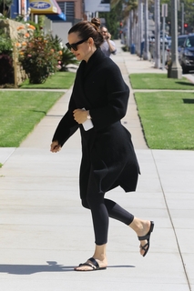 Jennifer Garner feet photo thumbnail