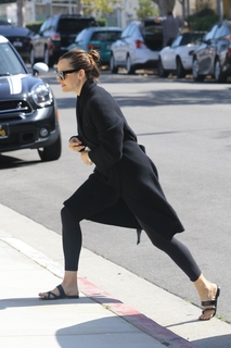 Jennifer Garner feet photo thumbnail