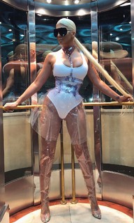 Jelena Karleusa feet photo thumbnail