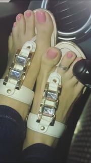 Alaine Crissiê feet photo thumbnail