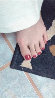 Alaine Crissiê feet photo thumbnail